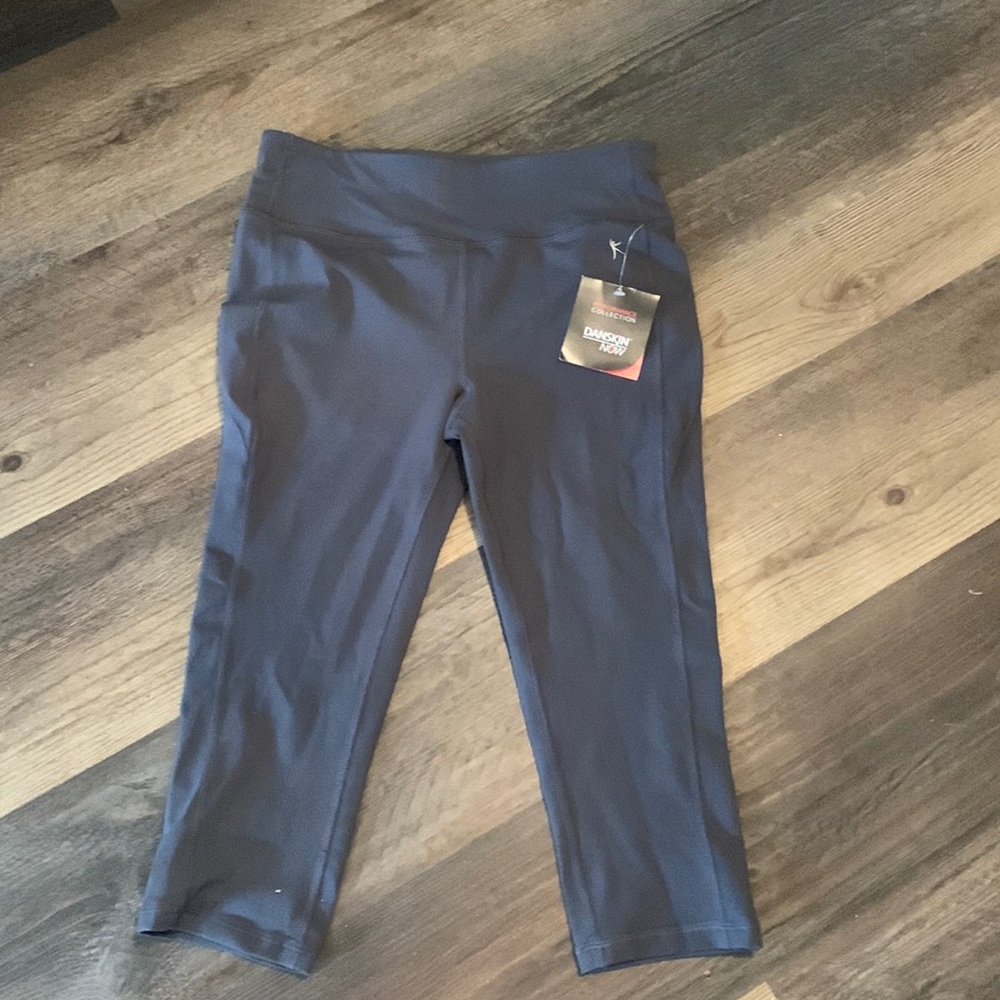 Danskin performance‎ capris. NWT. Retail 15